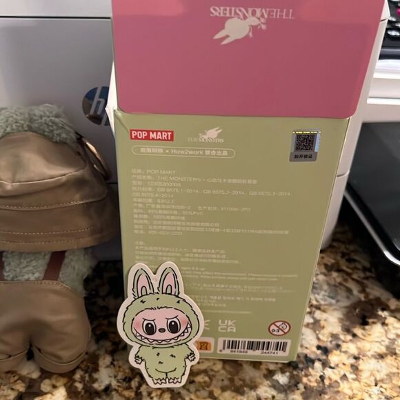 Green grape macaron Labubu - Picture 6 of 6